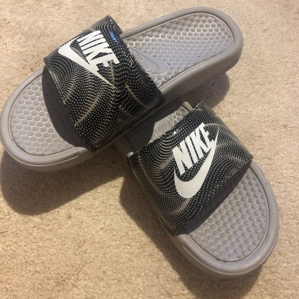Nike Athletic Slides (W7)